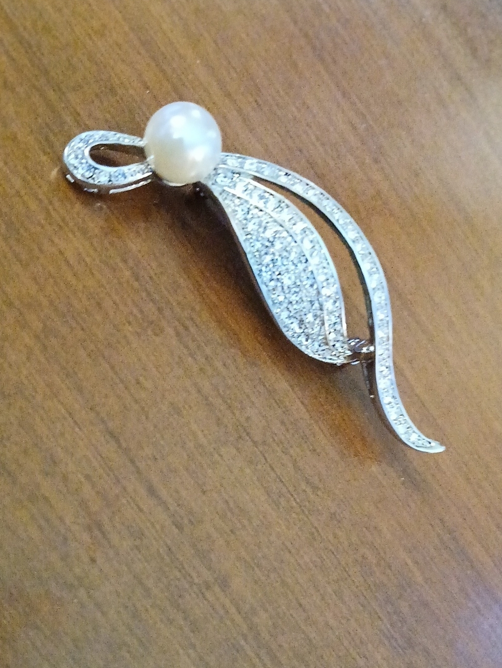 Classy Faux Pearl & Crystal Rhinestone Silver-tone Leaf Brooch 3"